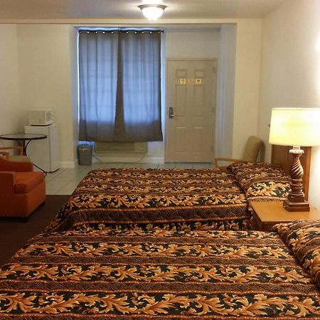 Country Regency Inn & Suites Manvel ภายนอก รูปภาพ