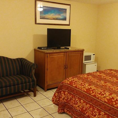 Country Regency Inn & Suites Manvel ภายนอก รูปภาพ