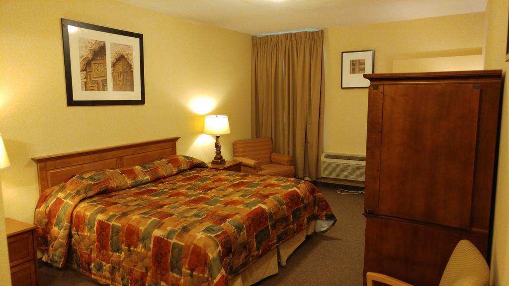 Country Regency Inn & Suites Manvel ภายนอก รูปภาพ