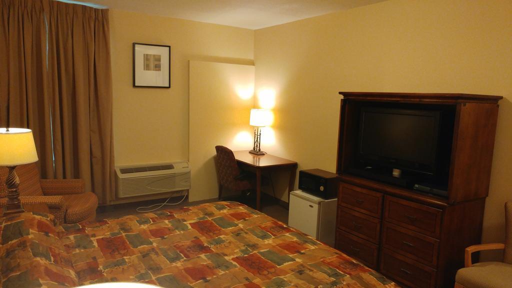 Country Regency Inn & Suites Manvel ภายนอก รูปภาพ