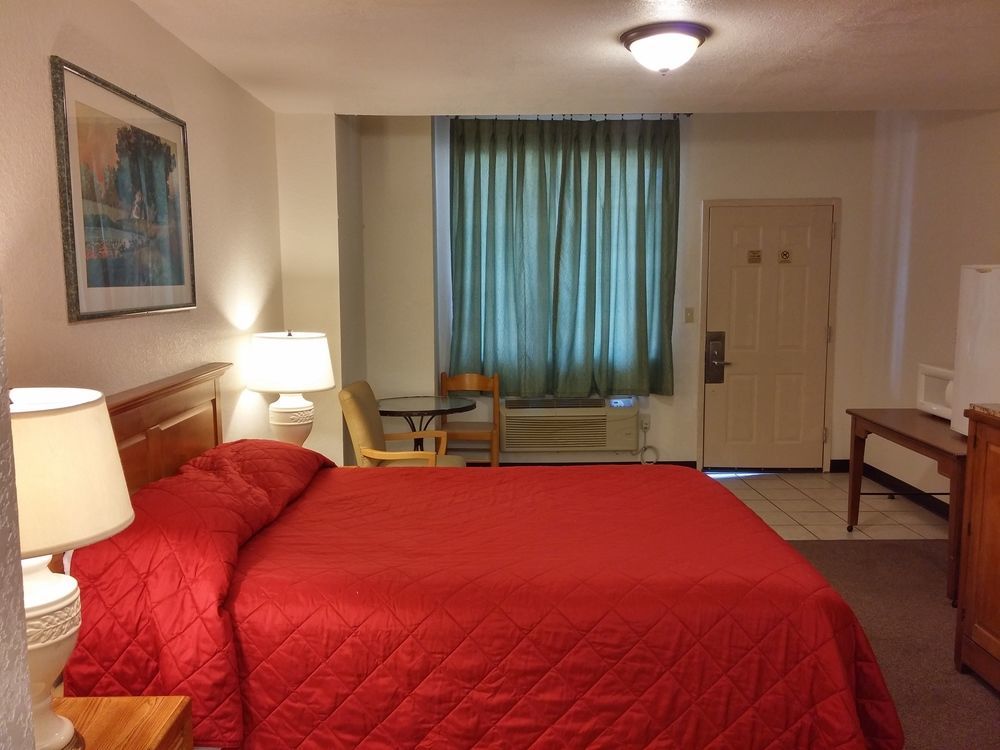 Country Regency Inn & Suites Manvel ภายนอก รูปภาพ