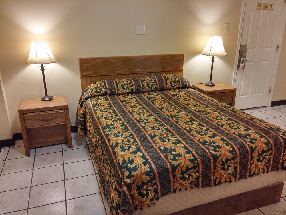 Country Regency Inn & Suites Manvel ภายนอก รูปภาพ