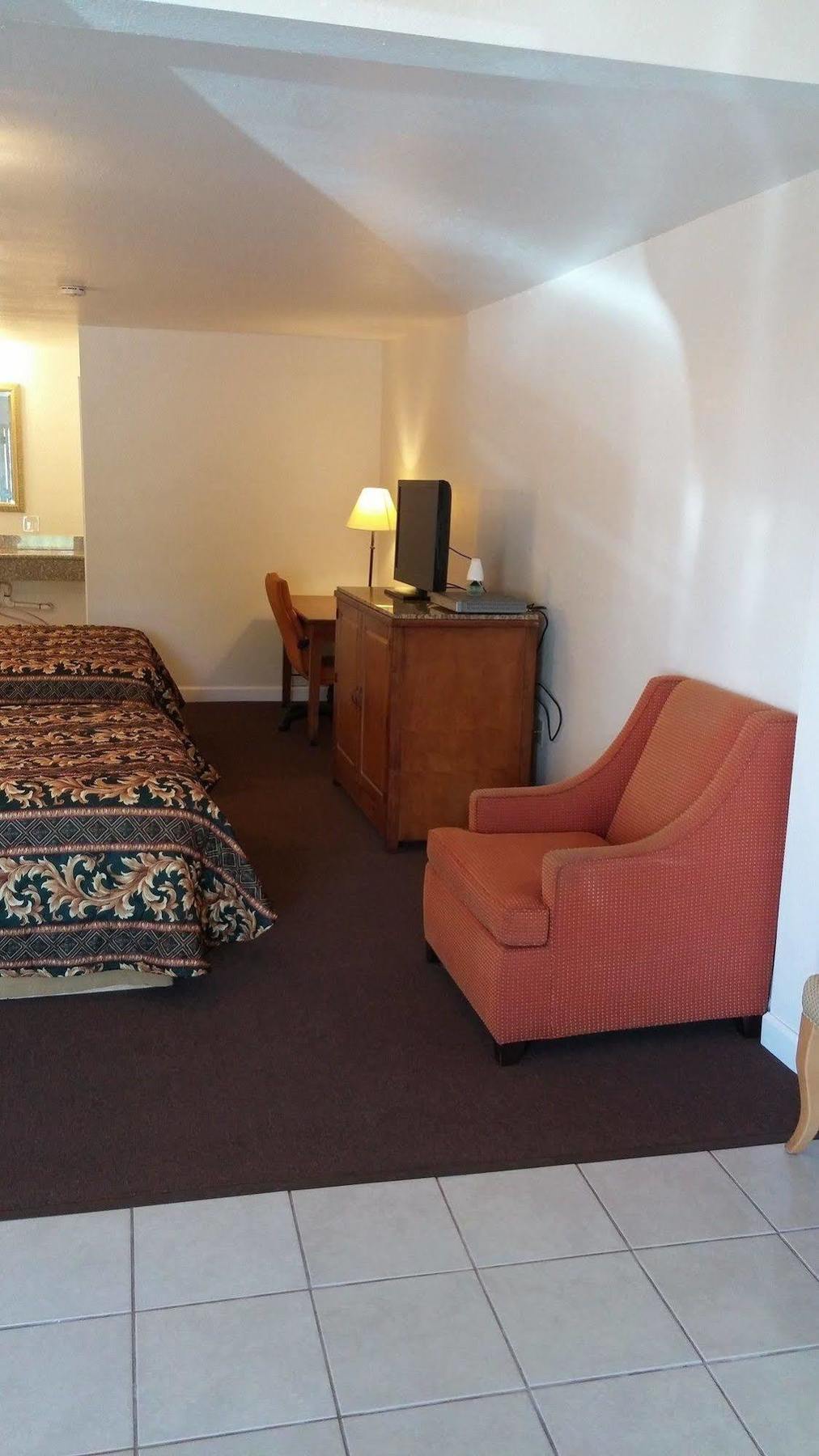 Country Regency Inn & Suites Manvel ภายนอก รูปภาพ