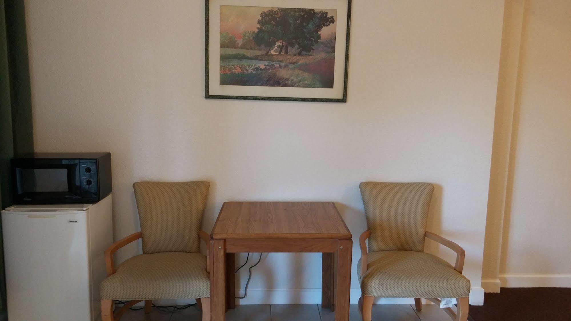 Country Regency Inn & Suites Manvel ภายนอก รูปภาพ
