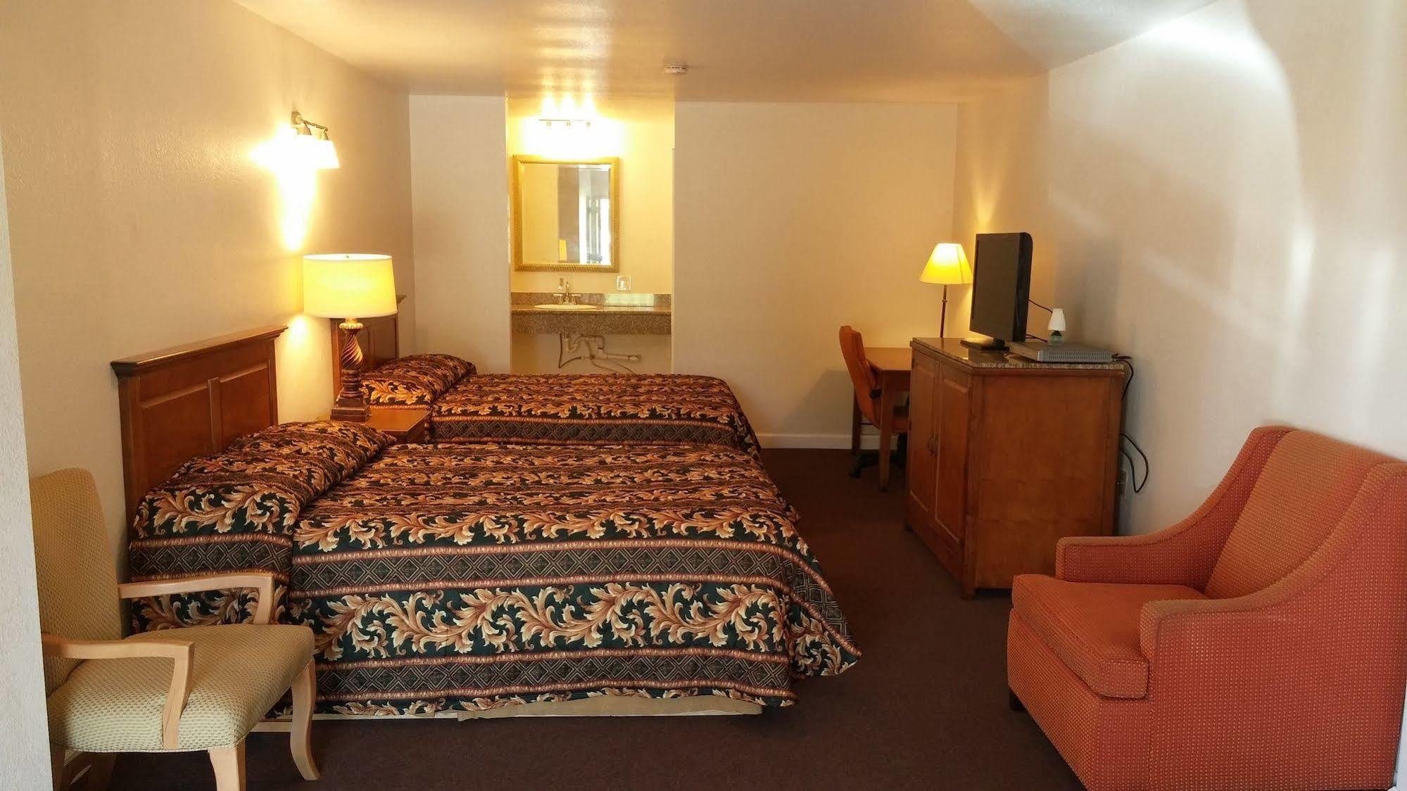 Country Regency Inn & Suites Manvel ภายนอก รูปภาพ