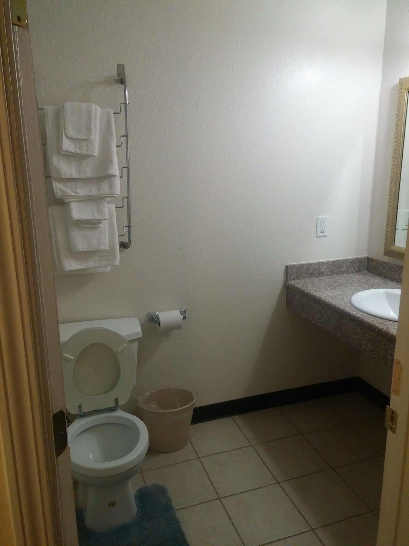 Country Regency Inn & Suites Manvel ภายนอก รูปภาพ