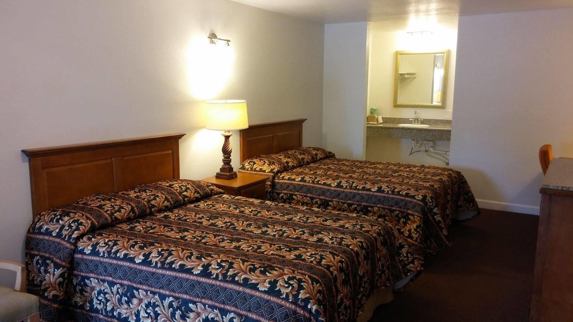 Country Regency Inn & Suites Manvel ภายนอก รูปภาพ