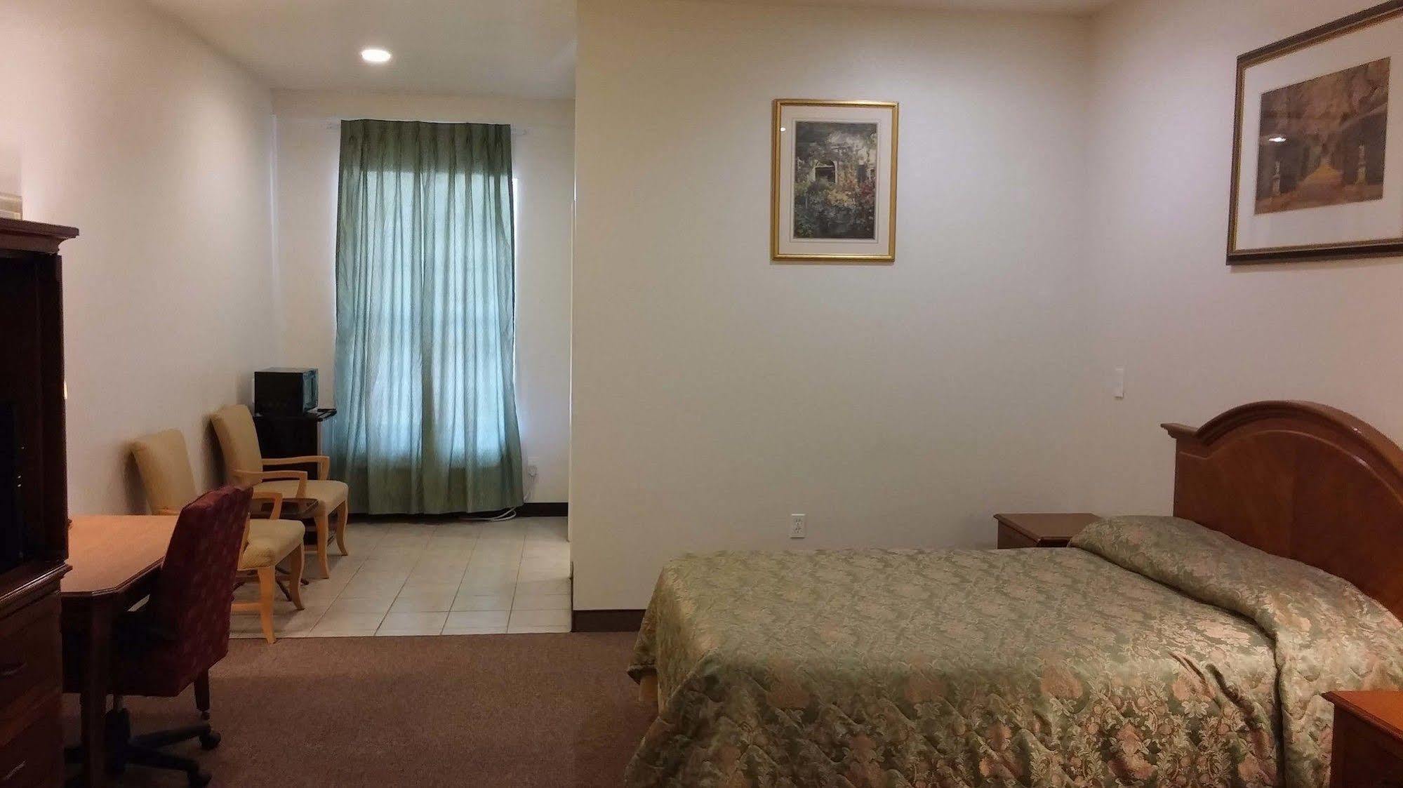 Country Regency Inn & Suites Manvel ภายนอก รูปภาพ