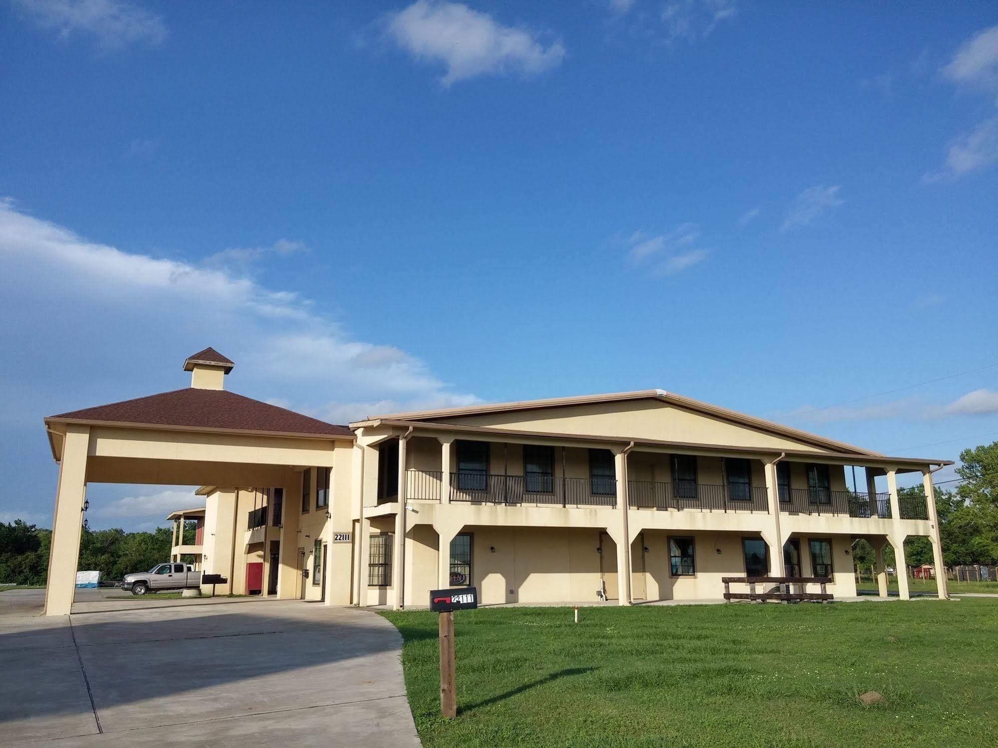 Country Regency Inn & Suites Manvel ภายนอก รูปภาพ