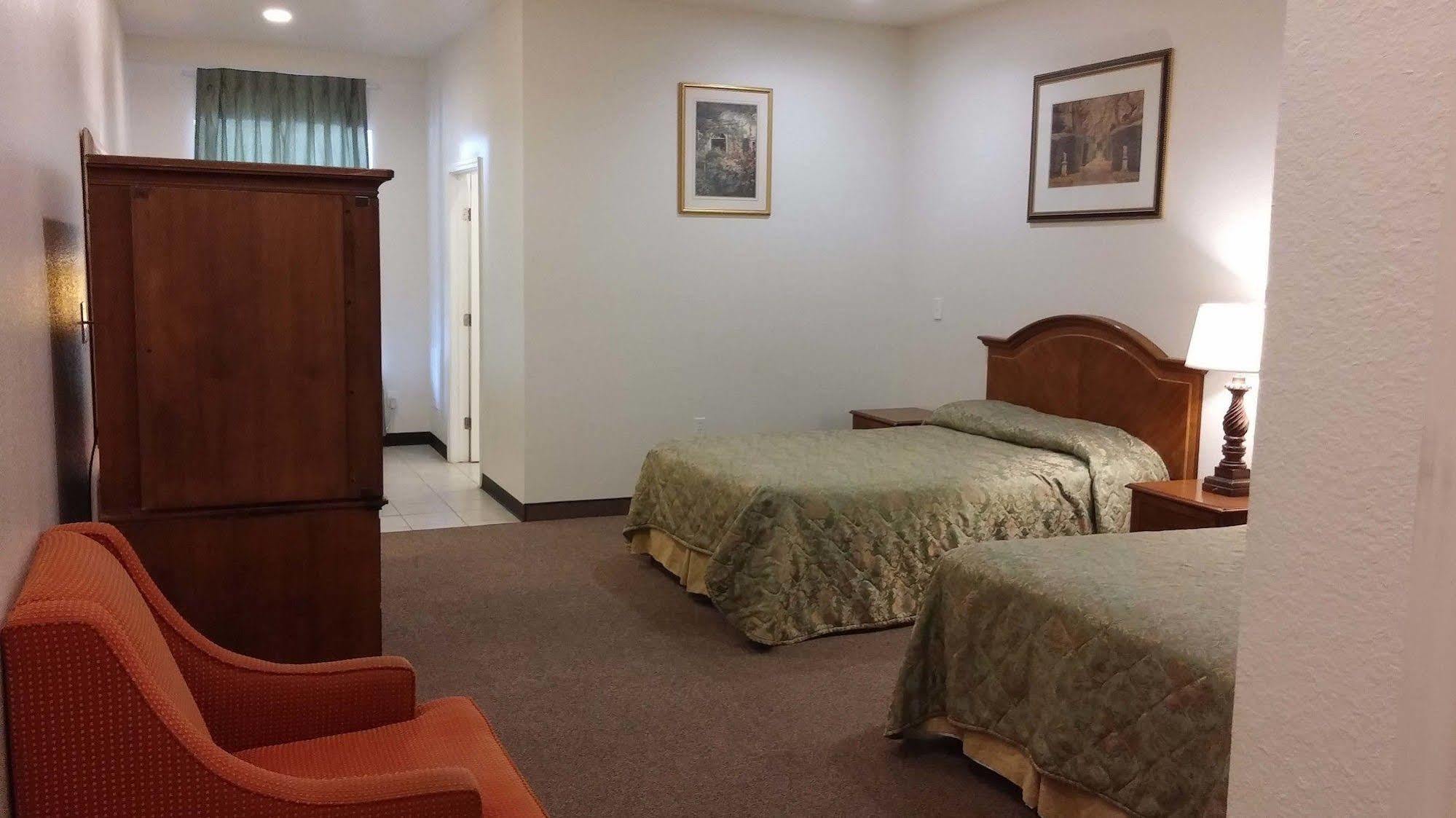 Country Regency Inn & Suites Manvel ภายนอก รูปภาพ